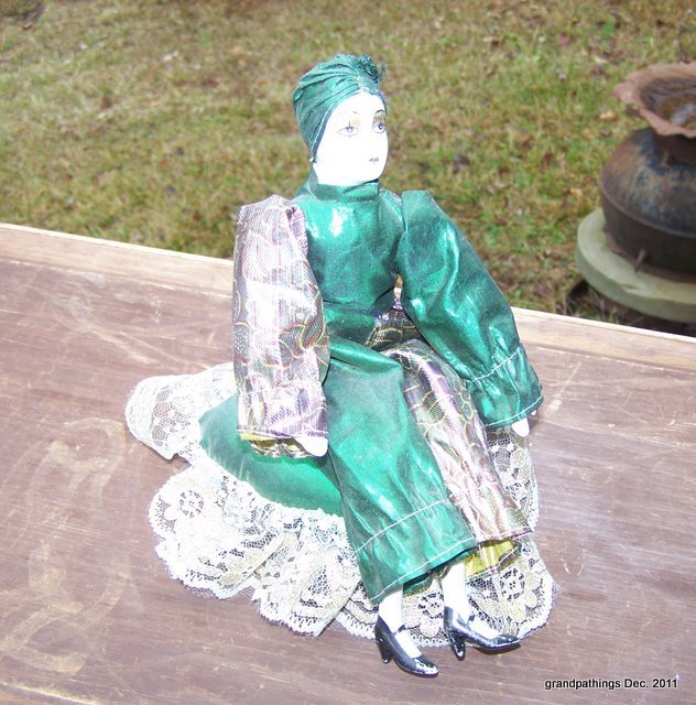 Vintage Musical Porcelain Doll (Made In Taiwan) Lot 71 Collectibles