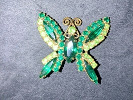 Vintage Juliana Prong Set Emerald Green Peridot Rhinestones Butterfly Br... - $75.00