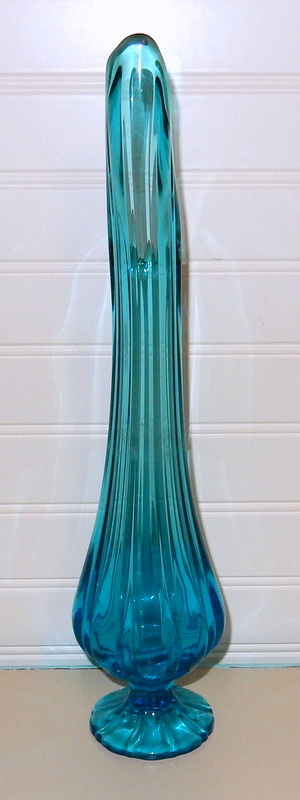 ribbed vase glass