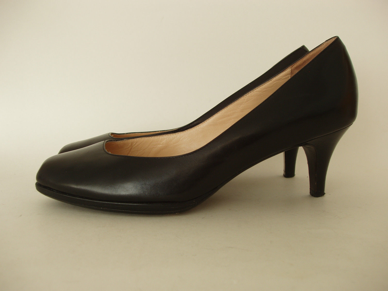 Cole Haan Nike Air Cushion Insole Black Leather Low Platform Pumps ...