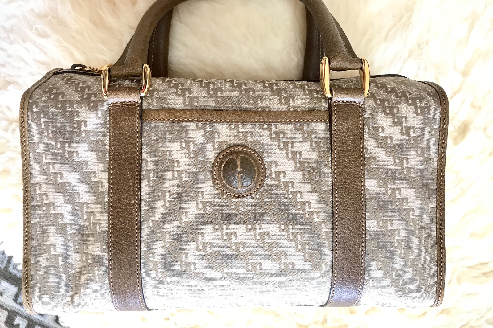 vintage gucci speedy handbag