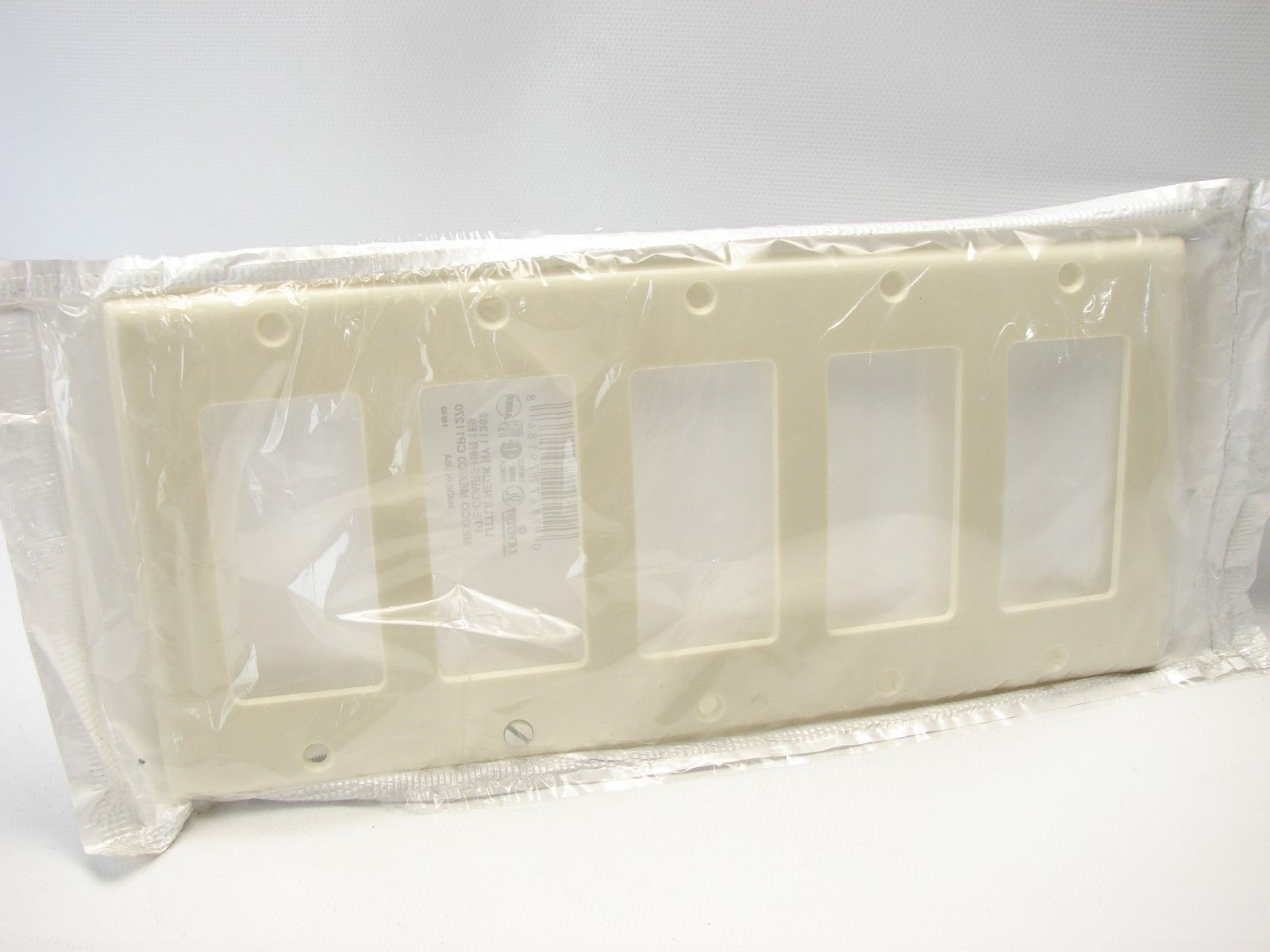 NIB Leviton 80612-W 4 Gang White Decora Midway Wall Plate