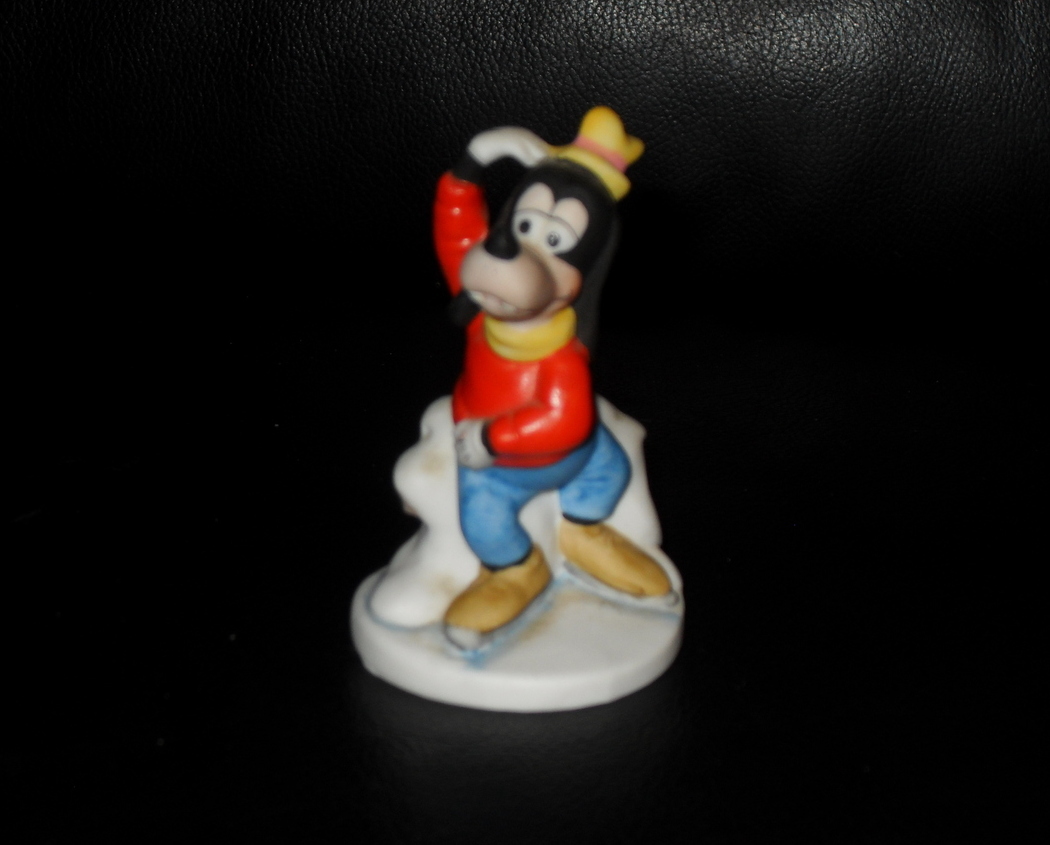 1987 The Disney Collection Goofy Ice Skating Figurine - Goofy