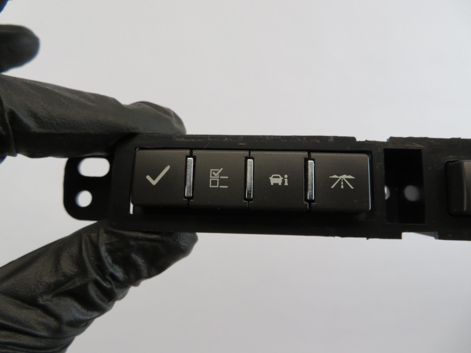 3093R CHEVY TRAVERSE 09 10 11 OEM CENTER DASH HAZARD LIGHT LAMP