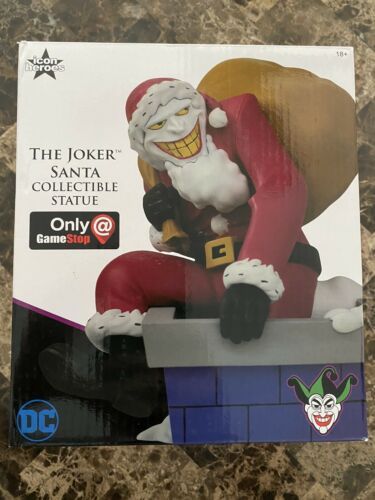 joker santa statue