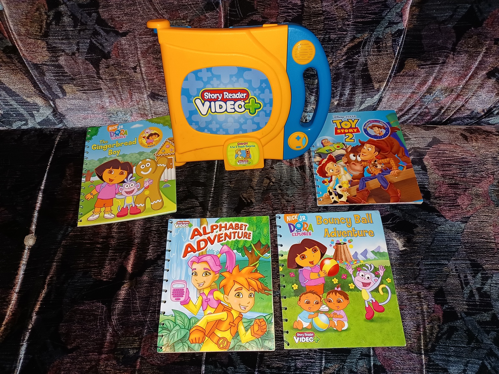 Primary image for Vtech Story Reader Video+ Game System with Game cassette + 4 books in Descriptio