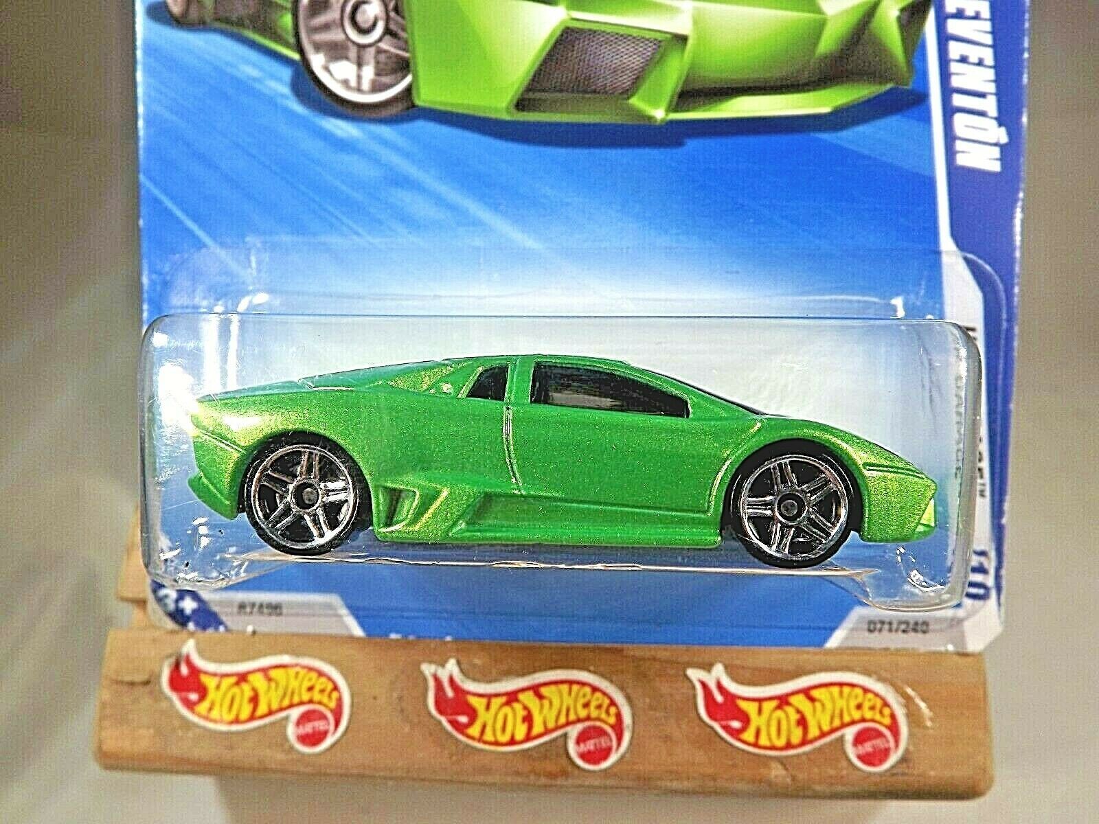 2010 Hot Wheels #71 HW Garage 3/10 LAMBORGHINI REVENTON Green Variant w ...