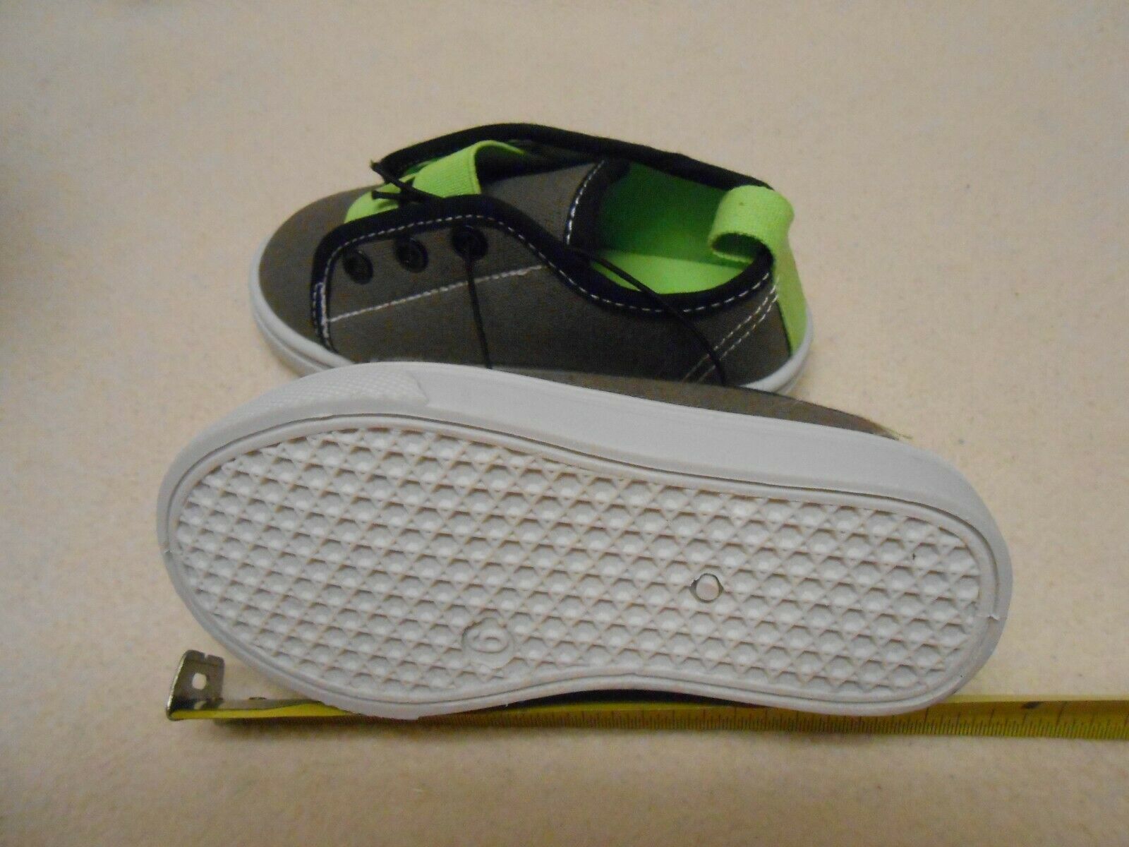 New adorable pair Swiggles sz 6 toddler tennis shoes no laces slipons