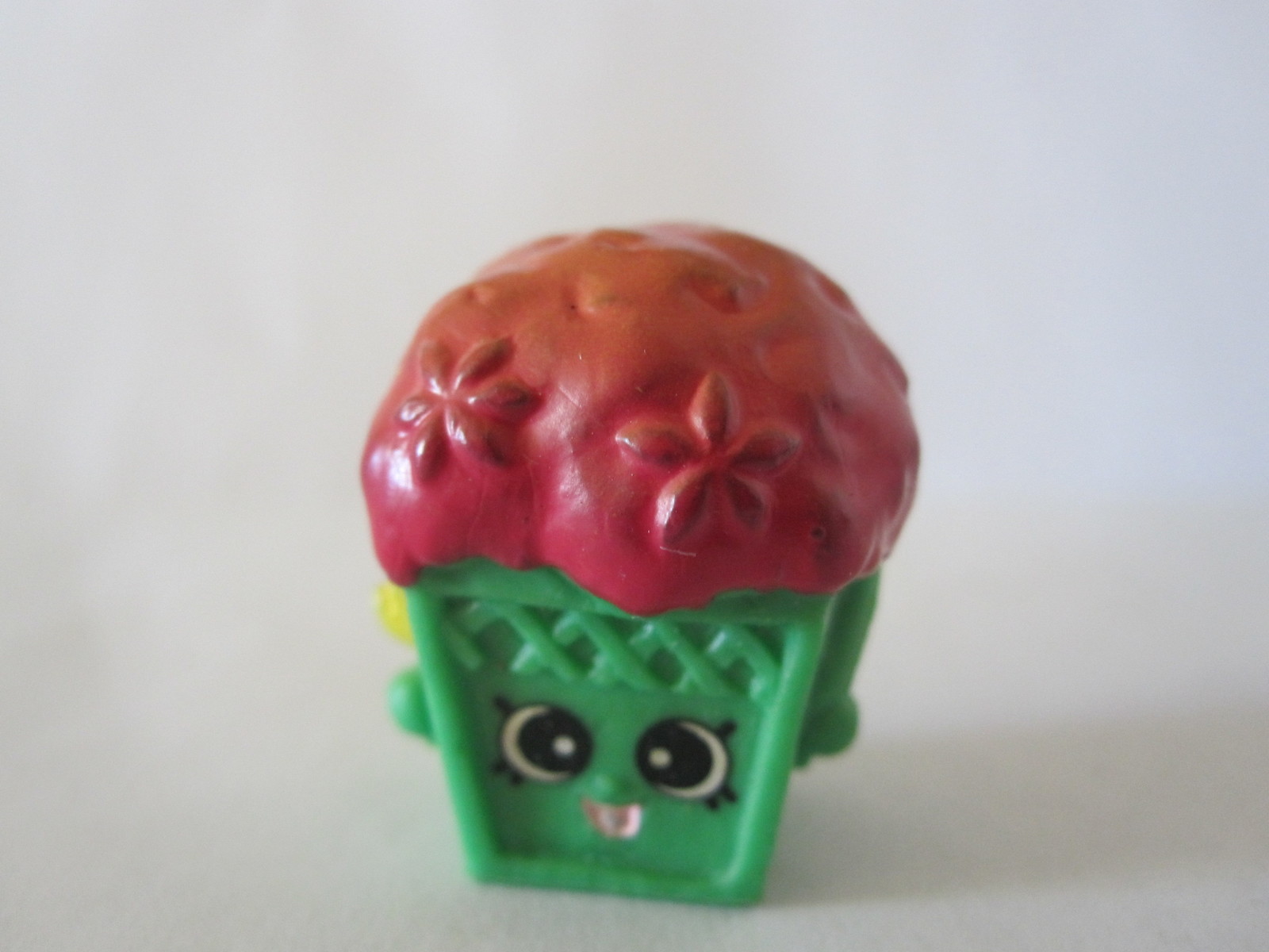 Shopkins: Season 5 figure #5-032 - green / reddish brown leaves - Peta ...