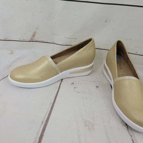 Kenneth Cole Reaction FAY Sneaker Womens Gold Round Toe Comfy Wedge Flats Sz 6.5
