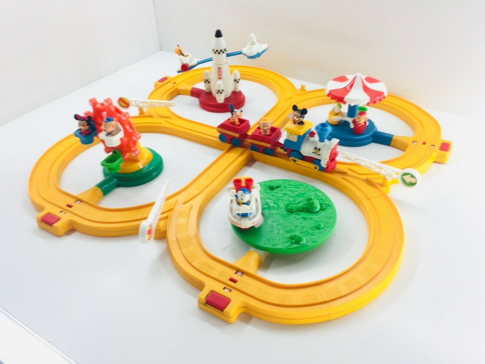 Vintage 1986 Disneyland Playset Train 7900 Figures Playmates ~Read ...