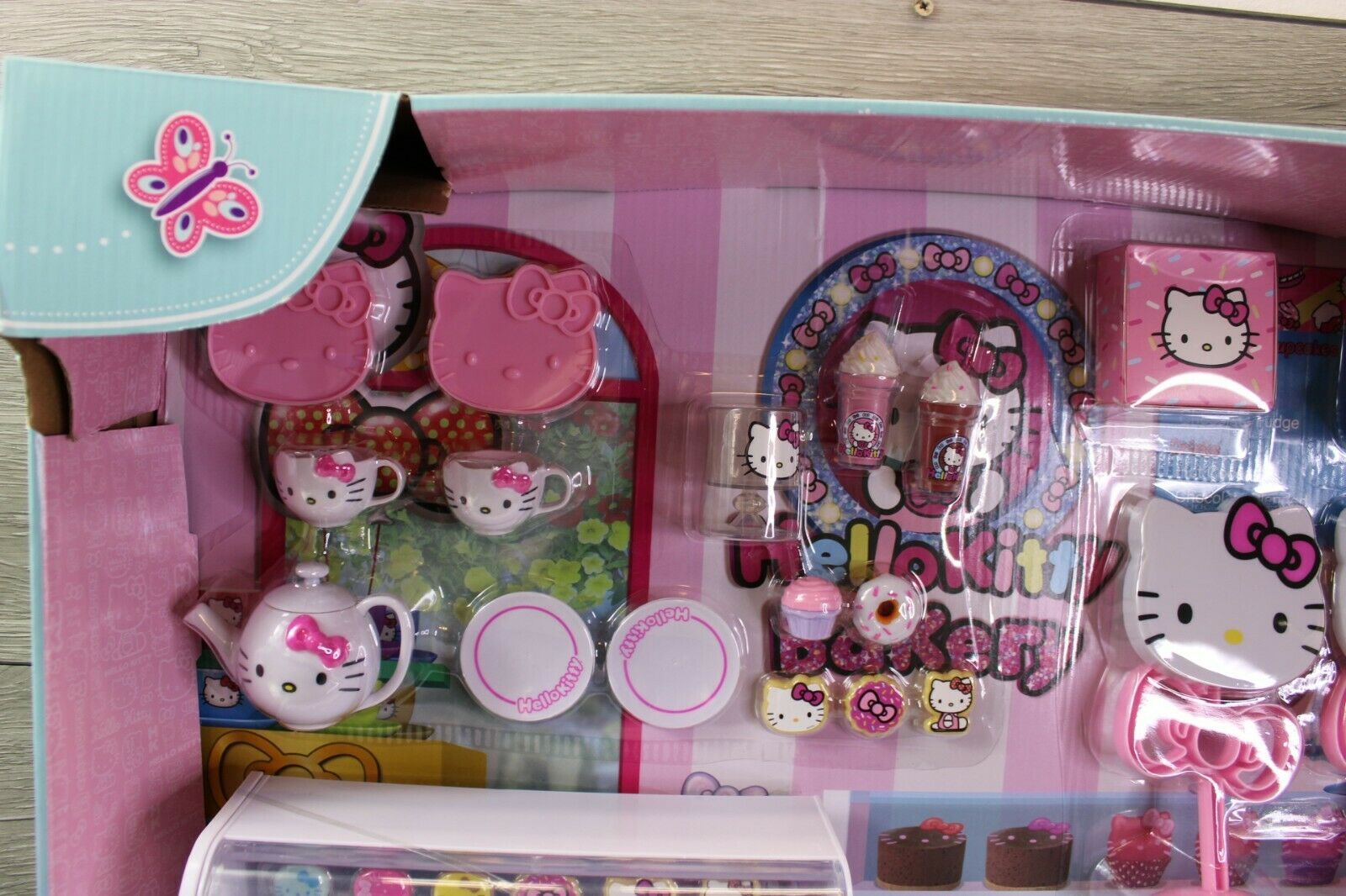 my life as hello kitty bakery set