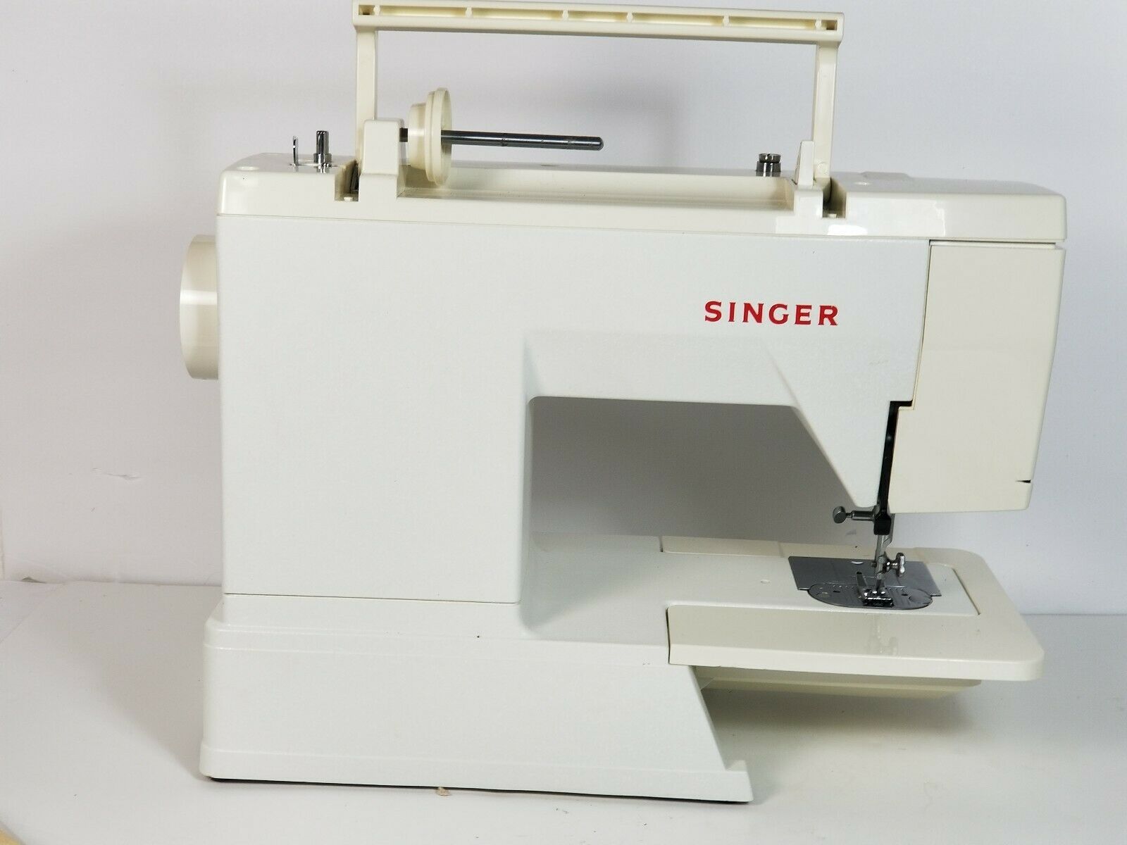 Vintage Singer Electronic Control Sewing Machine Model 4562 w/Box