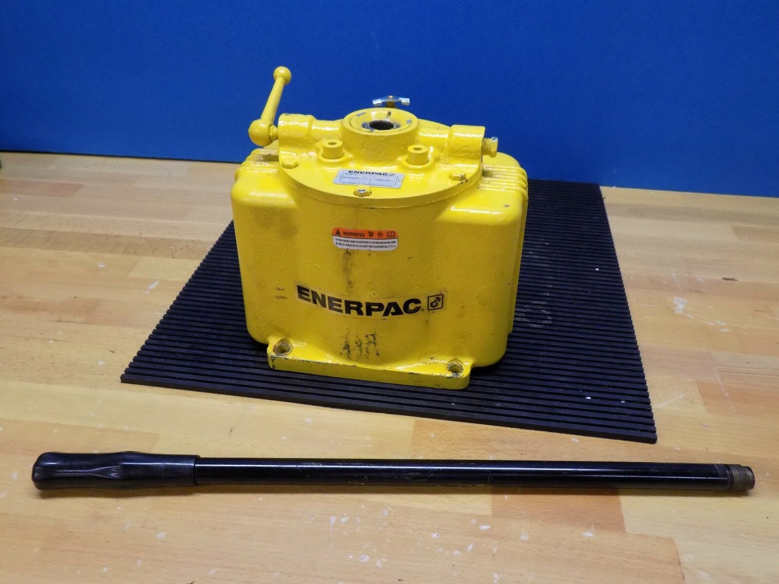 Enerpac Low Pressure Hydraulic Hand Pump 2500 Max psi SingleStage P25