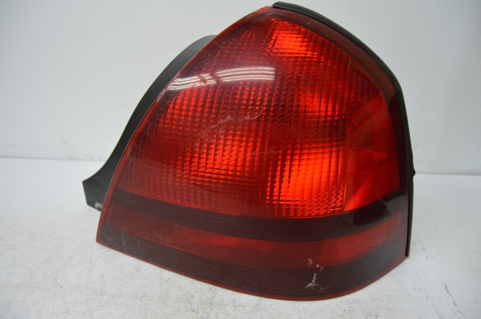 2009 MERCURY GRAND MARQUIS RIGHT TAIL LIGHT ASSEMBLY RIGHT OEM AM19005