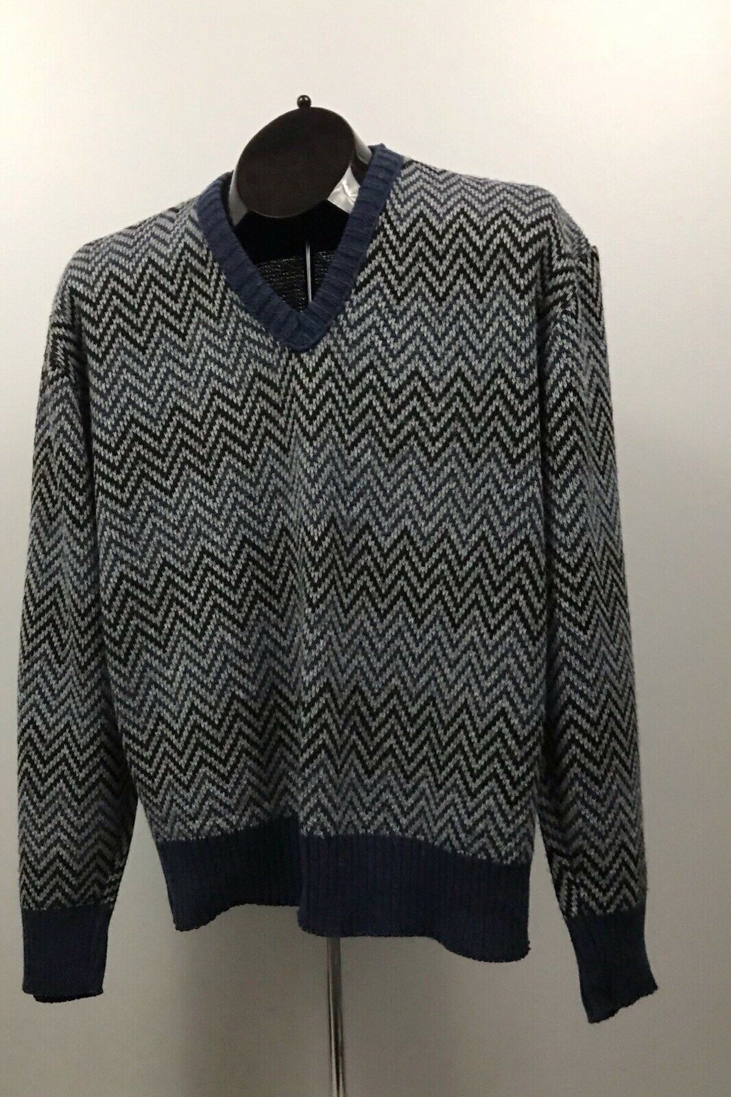 1980s V Neck Sweater / 80s Blue Chevron Stripe Retro Sweater / Men’s ...