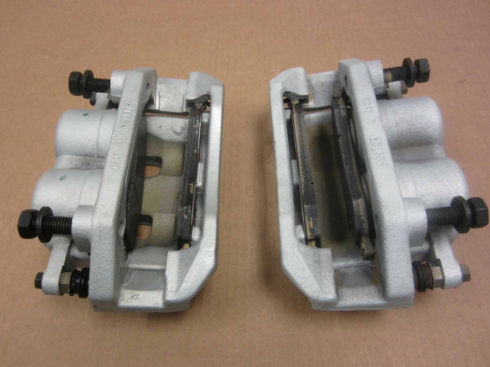 2011 2018 DODGE RAM 1500 4X2 OEM FRONT L & R BRAKE CALIPER SET 677N