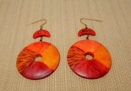VIntage wooden abstract tribal round dangle earrings - $12.00