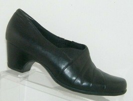 Clarks Everyday Sugar Spice black leather stretch pull on block heels 8.5M - $37.04