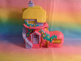 Vintage 1995 Vivid Imagination Teeny Weeny Family Shoe School House Play... - $15.81