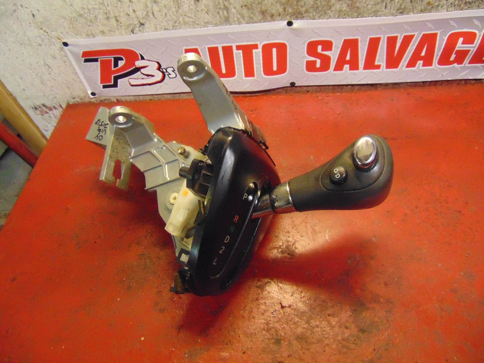 03 04 Pontiac Vibe oem automatic transmission shifter assembly ? 05 06