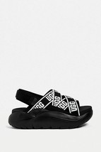 NEW IN BOX $110 UGG Australia LA Cloud Platform Logo Sandals in Black sz 6 - $102.28