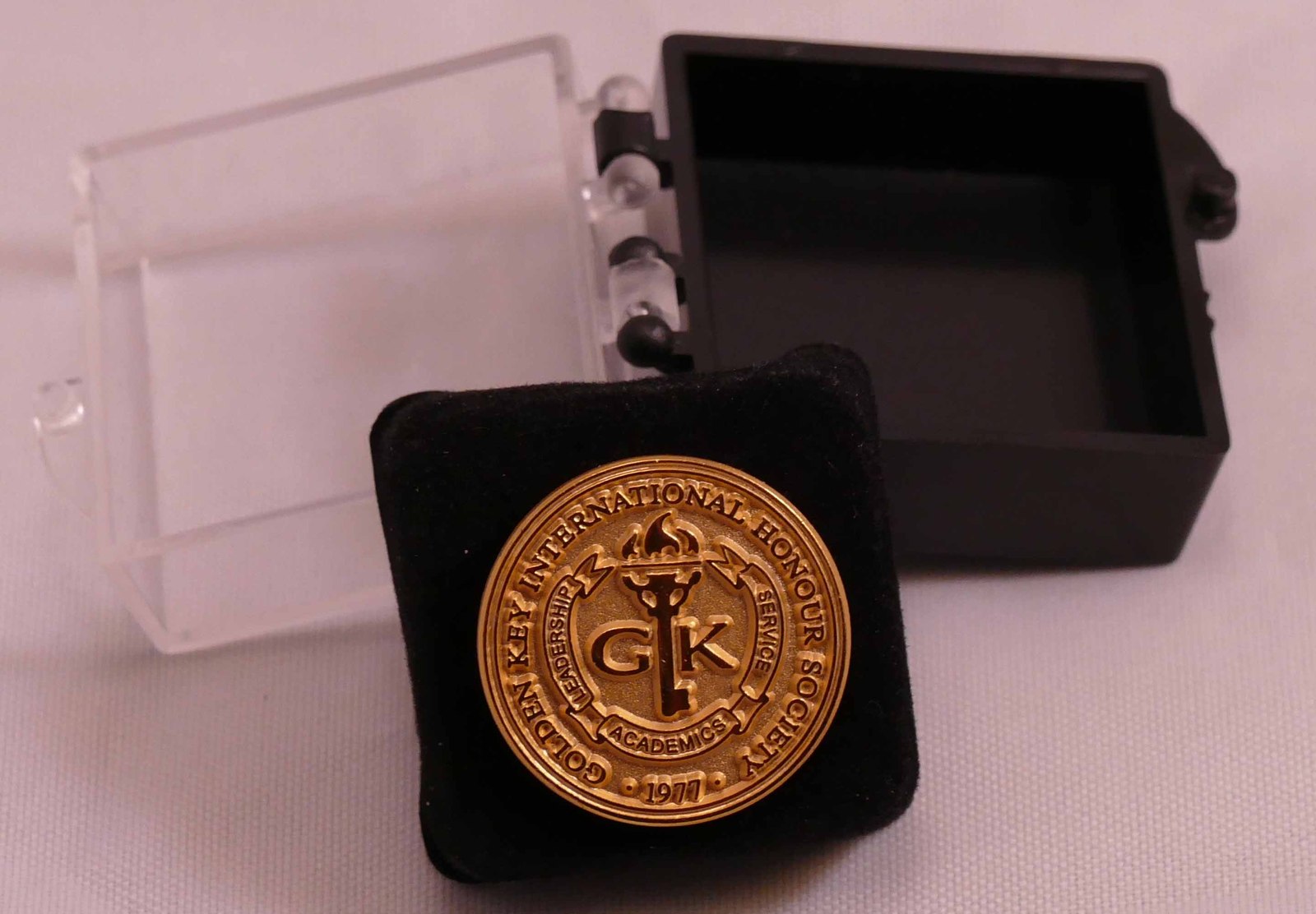 Golden Key International Society Lapel Pin Badge 1977 Jewelry & Watches
