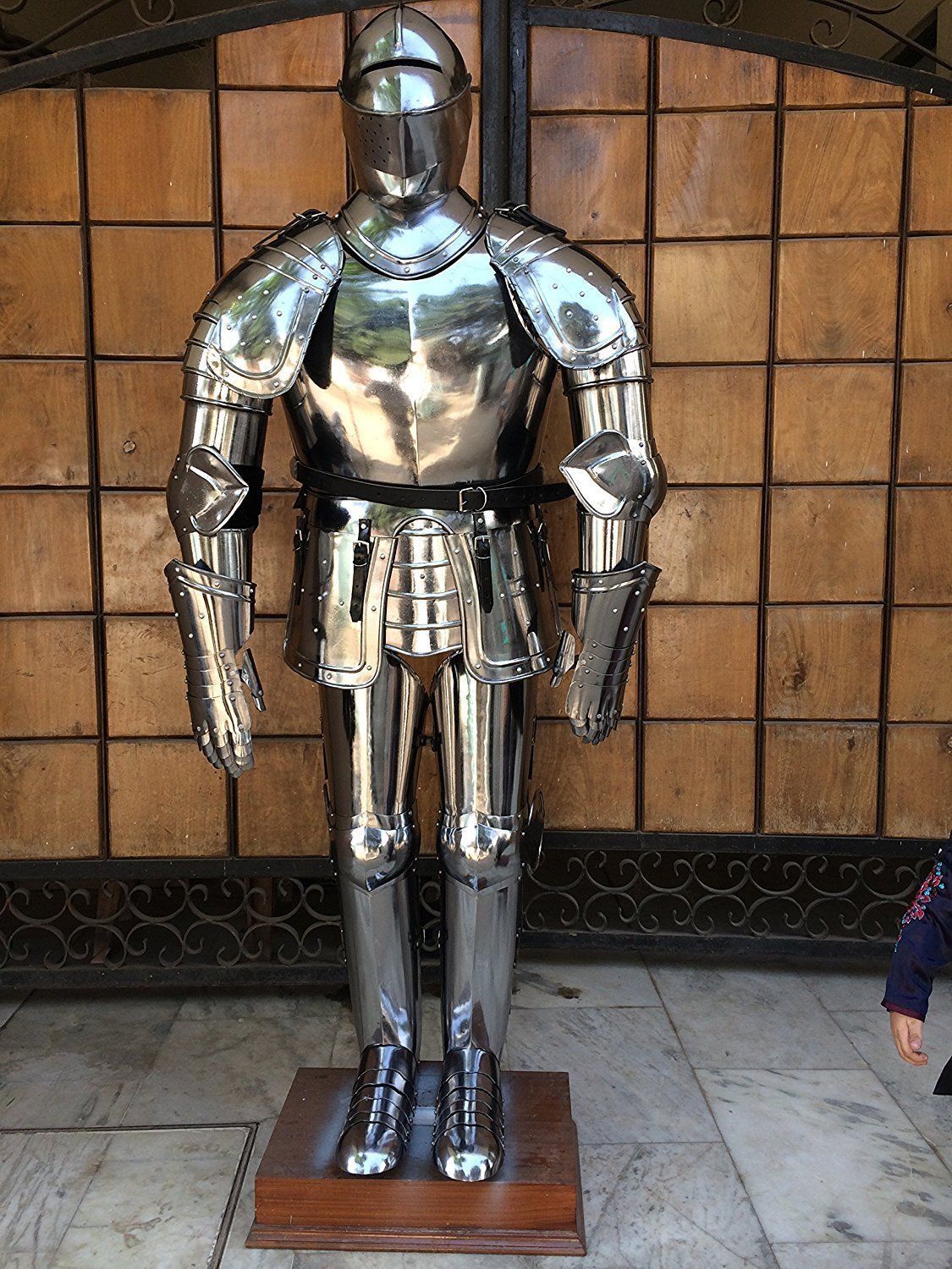 Full Suit Of Armor with Eatched Breastplate Leg Guard And Shoulder ...