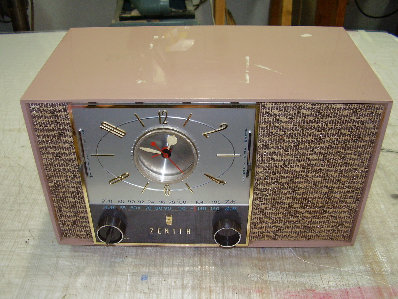 Zenith Model F728C Tube Radio Vintage Parts or Repair Vintage Radios