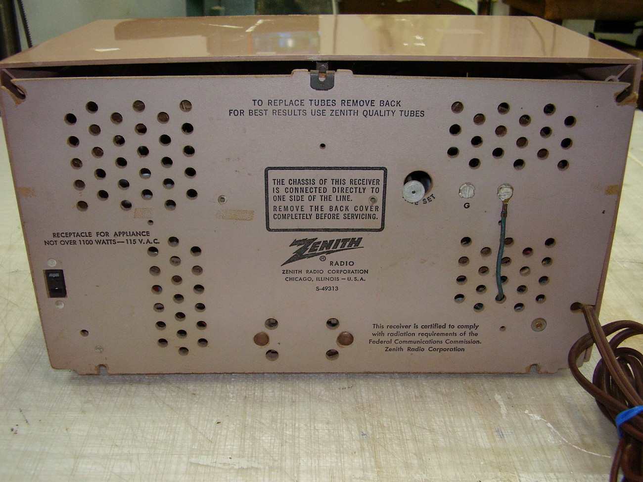 Zenith Model F728C Tube Radio Vintage Parts or Repair Vintage Radios