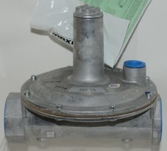Maxitrol 325 7A Appliance Gas Pressure Regulator 1-1/2 Inch image 1