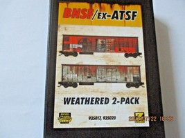 Micro-Trains # 99405281 BNSF/ex-ATSF Weathered 2 Pack Reefers, Z-Scale image 1