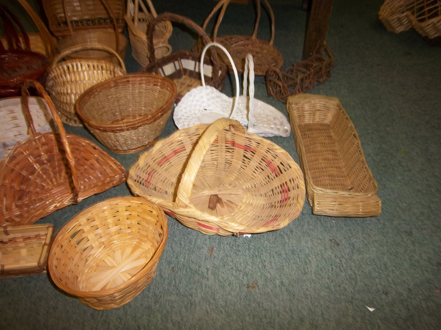 Free ship Wicker basket lot huge lot of 23 most are 6" to 8" baskets