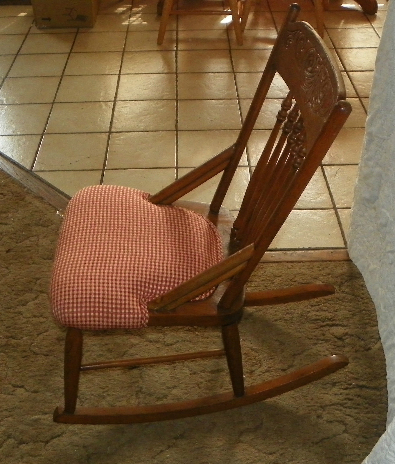 Oak Carved Sewing Rocker / Rocking Chair (R162) - Post-1950