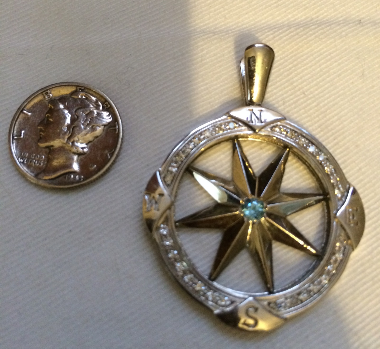 18K White Gold Pendant compass with diamond accents and a sapphire
