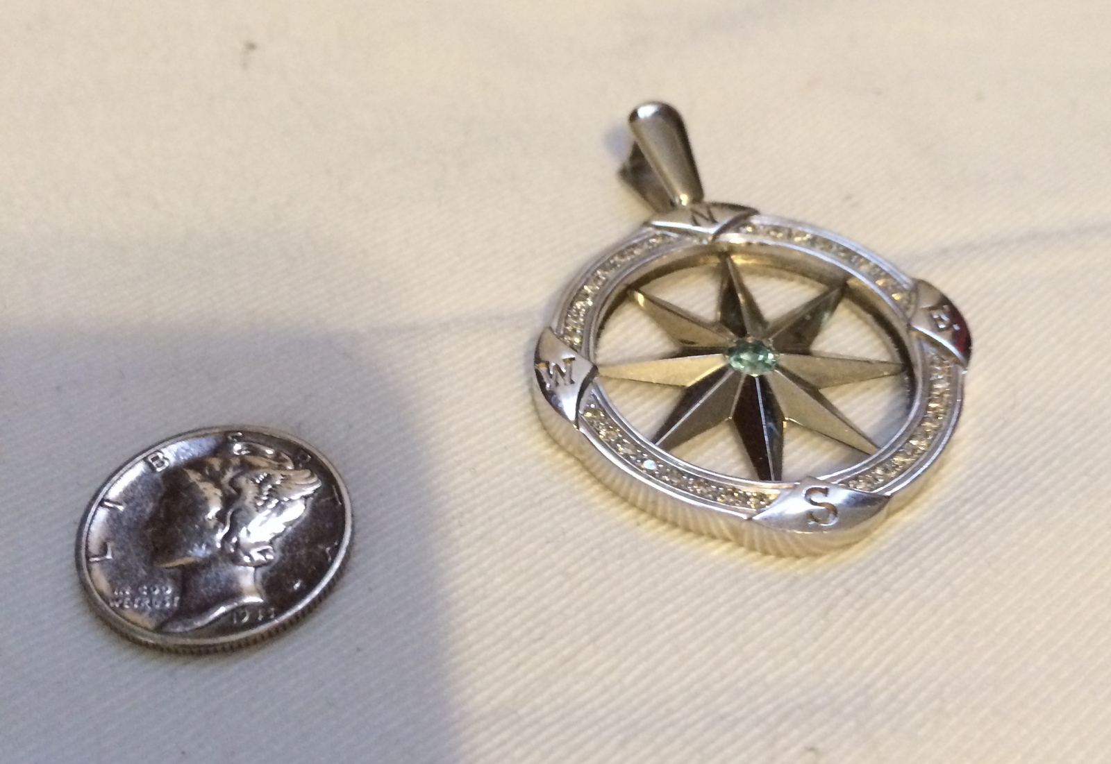 18K White Gold Pendant compass with diamond accents and a sapphire
