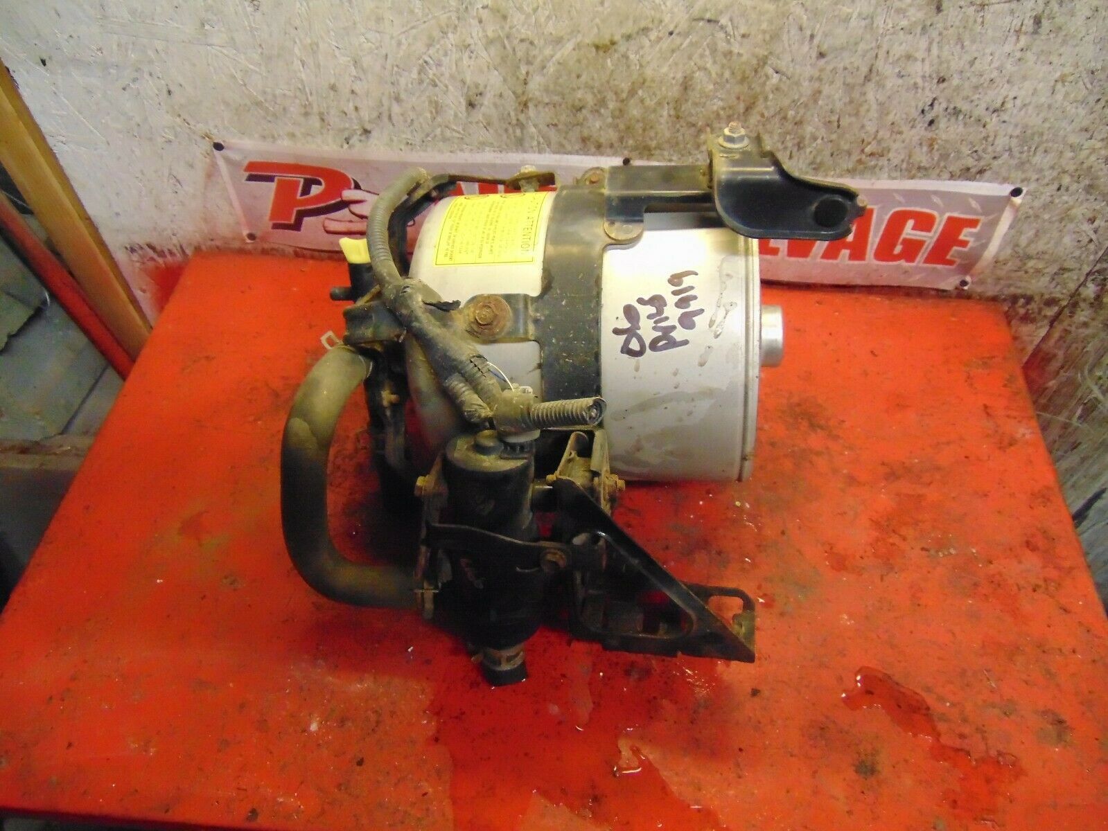 09 08 07 06 Toyota Prius coolant heat storage reservoir tank