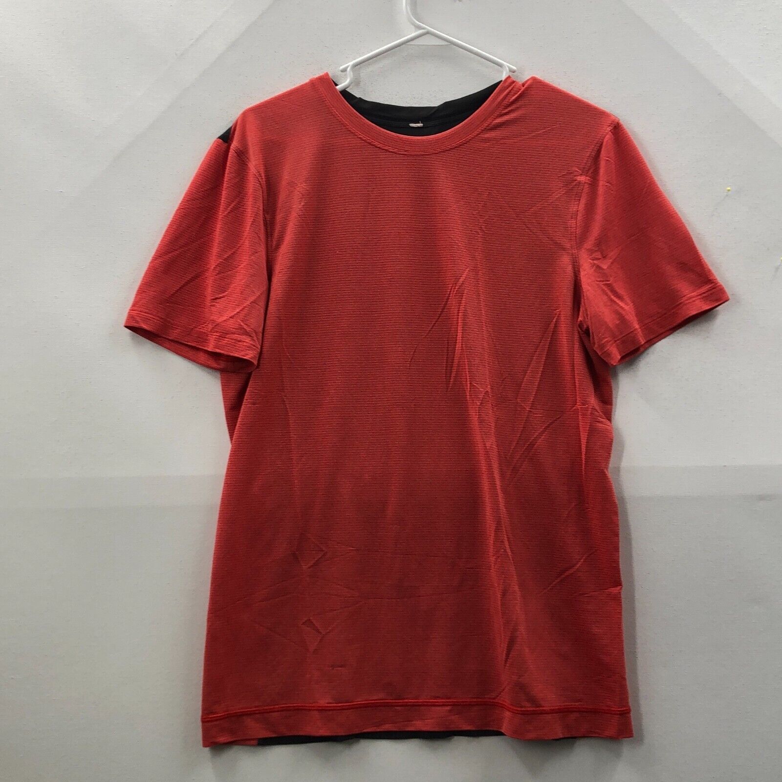 Lululemon Athletica Mens Active Red Black Short Sleeve Precision T Shirt Size M