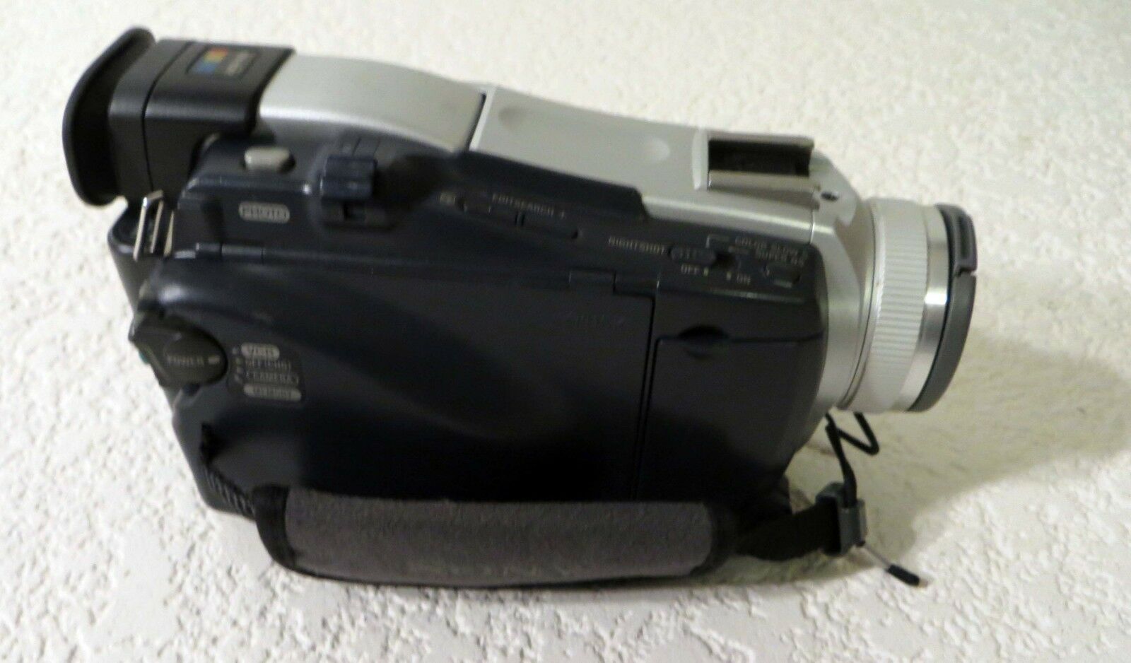Sony Handycam DCRTRV27 Mini DV Camcorder ASIS FOR PARTS OR REPAIR