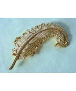 GORGEOUS VINTAGE CORO LEAF FERN FROND PIN BROOCH LUSTROUS GOLD METAL GOL... - $22.50