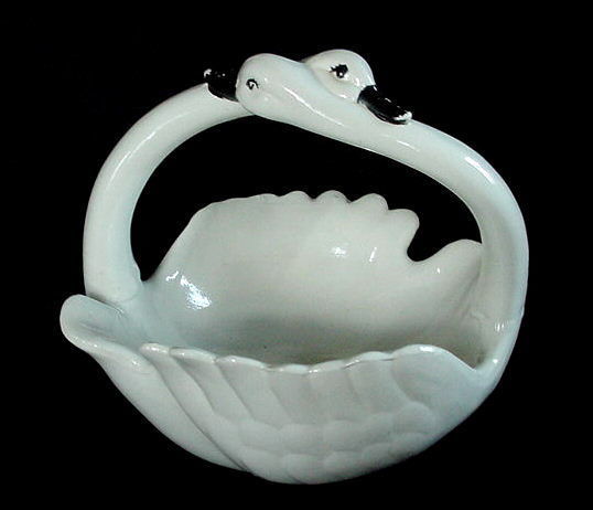 Primary image for Vintage Porcelain Pottery Intertwined Swans Handle Swan Dish GREAT DETAIL
