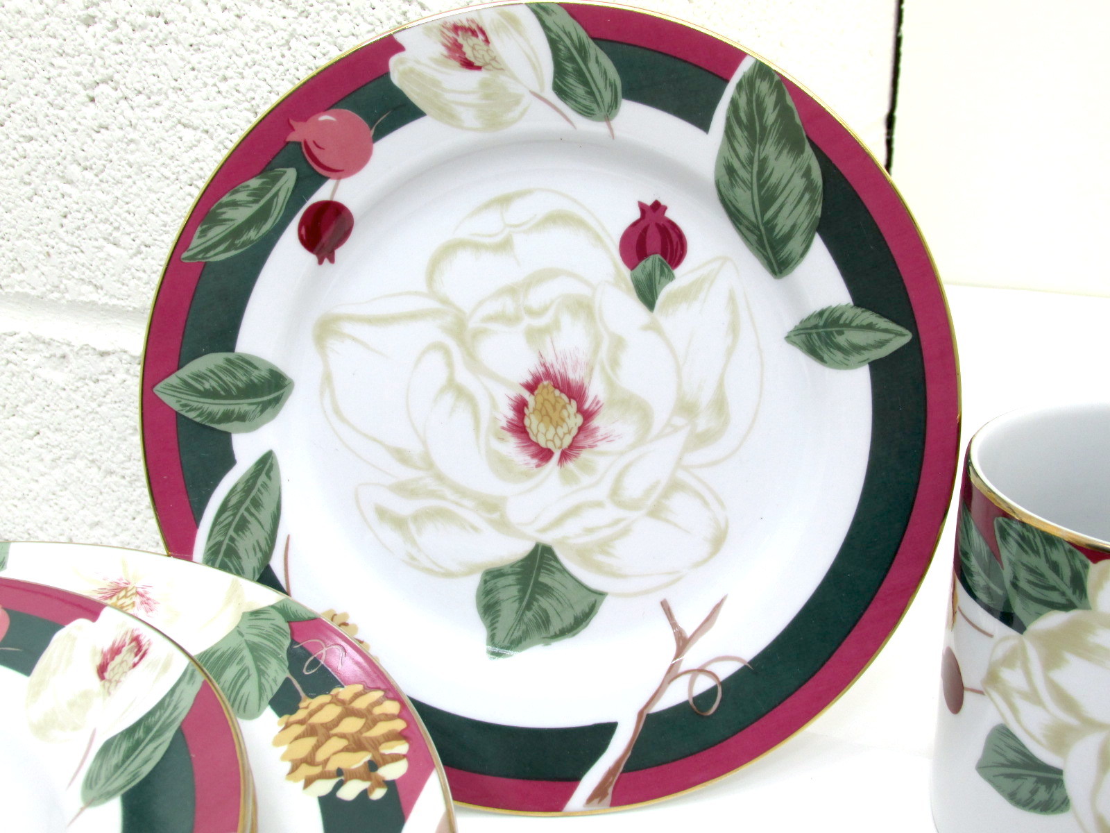 Tienshan Fairfield fine china, 'Magnolia' pattern, holiday floral, grn