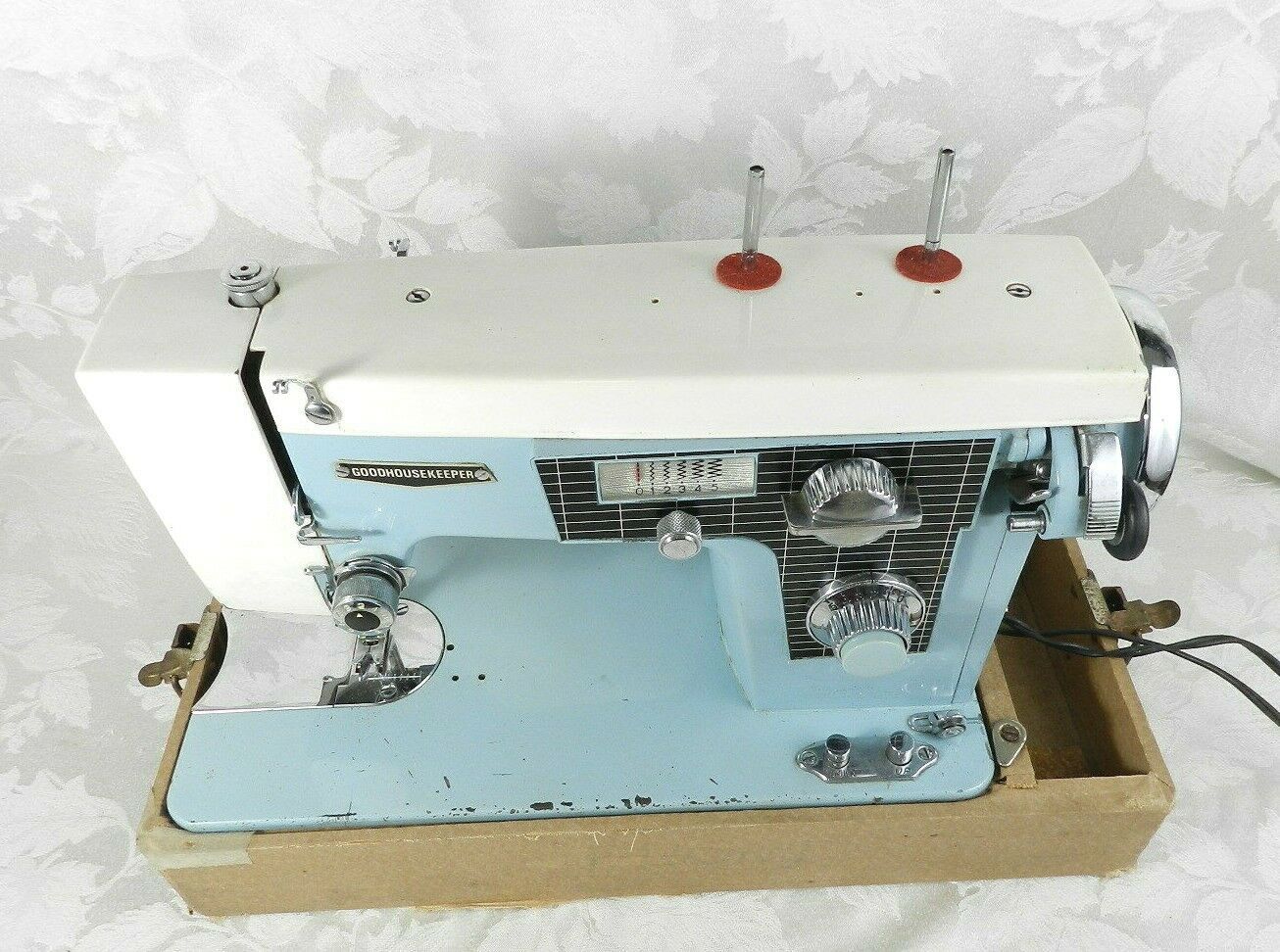 Vintage Good Housekeeper Sewing Machine Model 290 JA3 Turquoise Blue