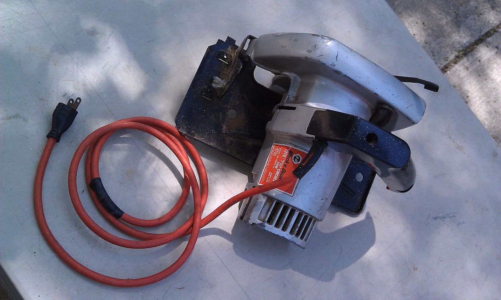 7V61 BLACK & DECKER CIRCULAR SAW 7310, 71/4", 120VAC 9.5A, GOOD