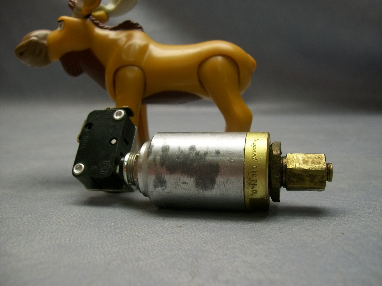 Clippard Cinti.o T7 Toggle Valve w/ CH Micro Switch Other Hydraulics