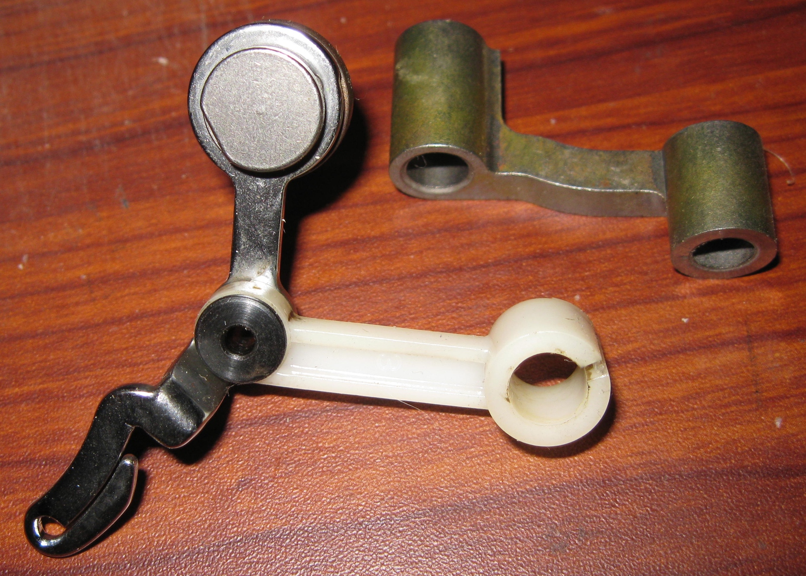 Singer Free Arm 6211 Thread TakeUp Lever Complete 445672 w/Linkage