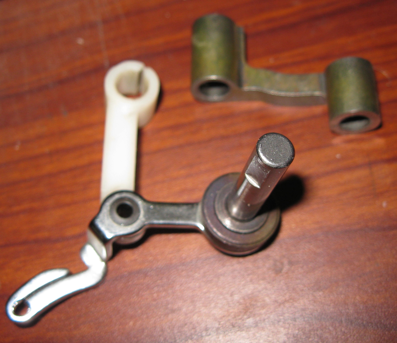 Singer Free Arm 6211 Thread TakeUp Lever Complete 445672 w/Linkage