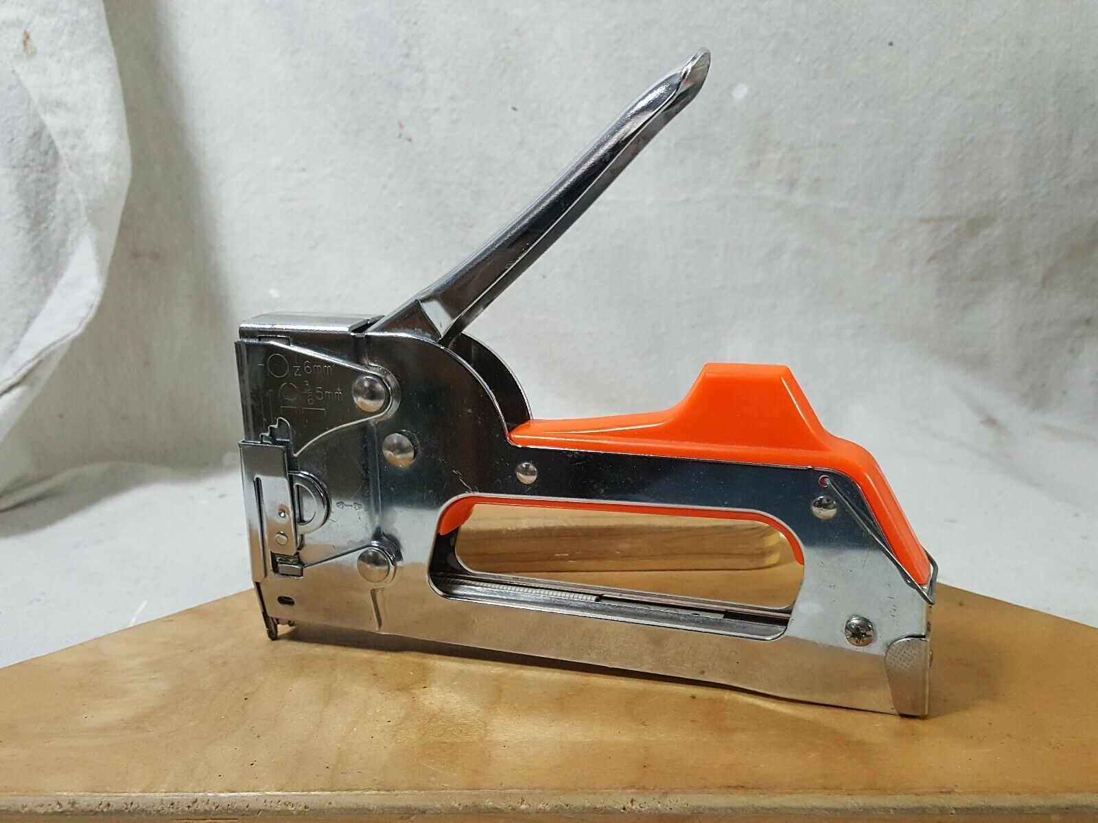 ARROW T2025 Stapler Fastener Co Carpenter Construction Nail & Staple Guns