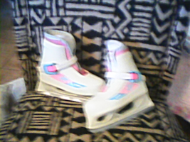 girls ice skates Lange brand Li&#39;l Angel size 10-11 white pink light blue - $17.87
