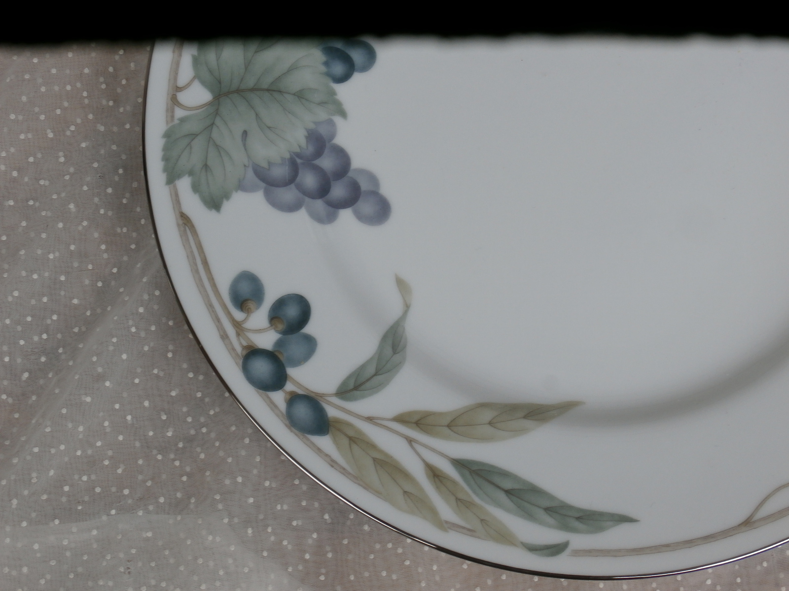 Noritake Grape Arbor Dinner Plate Grapes and Leaves Design Noritake